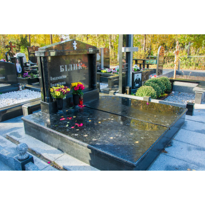 Пам`ятник з чорного граніту 